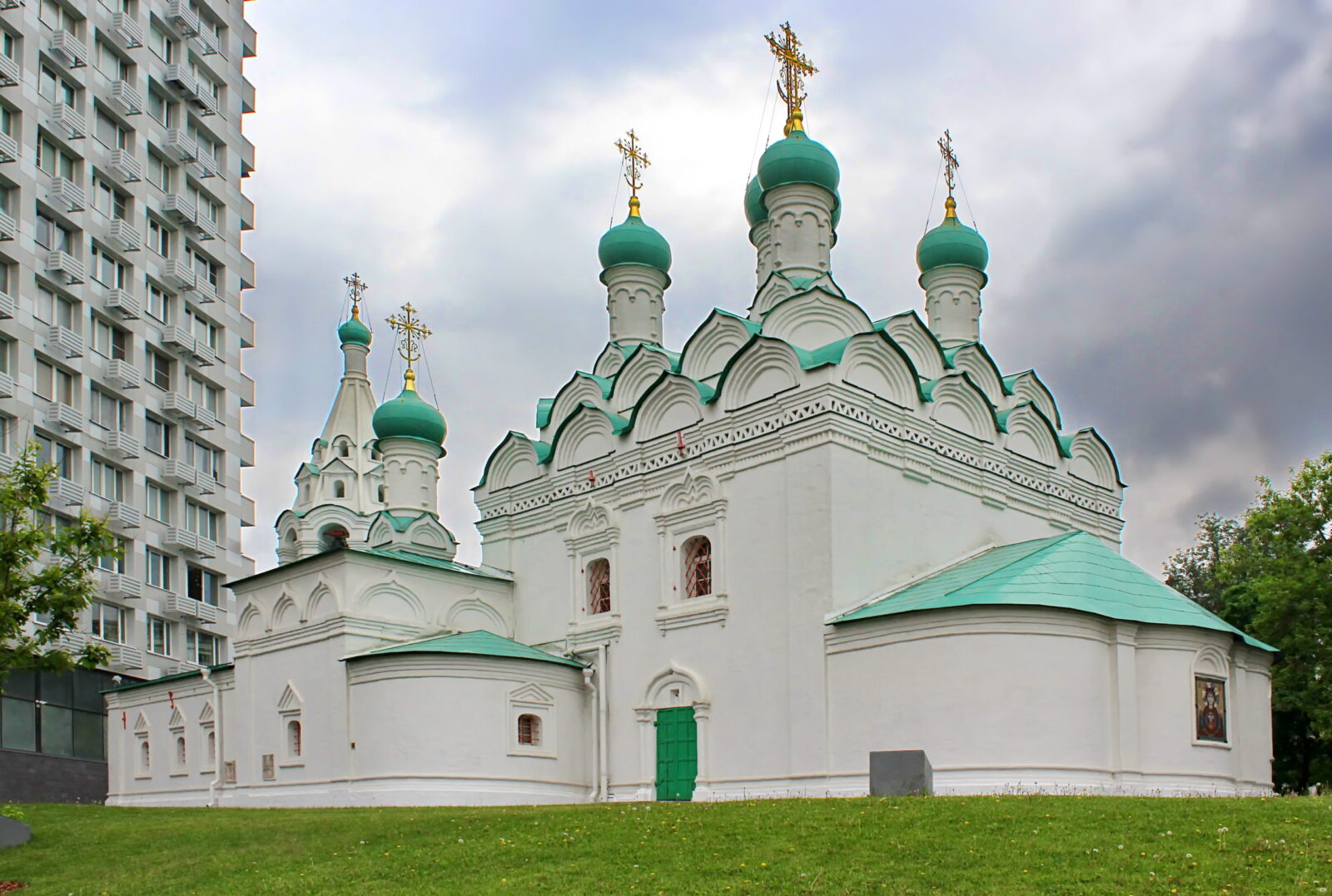 Семикупольный храм в Москве