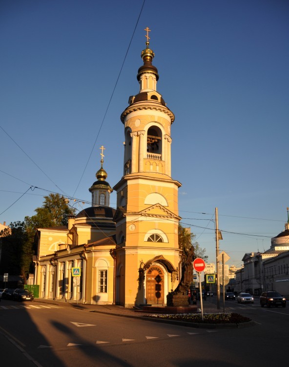 Храм рождества на кулишках. Храм Рождества Пресвятой Богородицы в Москве на Кулишках. Храм Пресвятой Богородицы на Кулишках. Храм Рождества Пресвятой Богородицы на Кулишках на стрелке. Храм Пресвятой Богородицы на Кулишках в Москве.