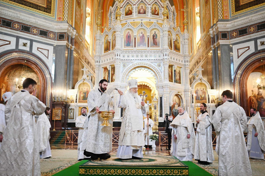 Божественная литургия в храме Христа Спасителя