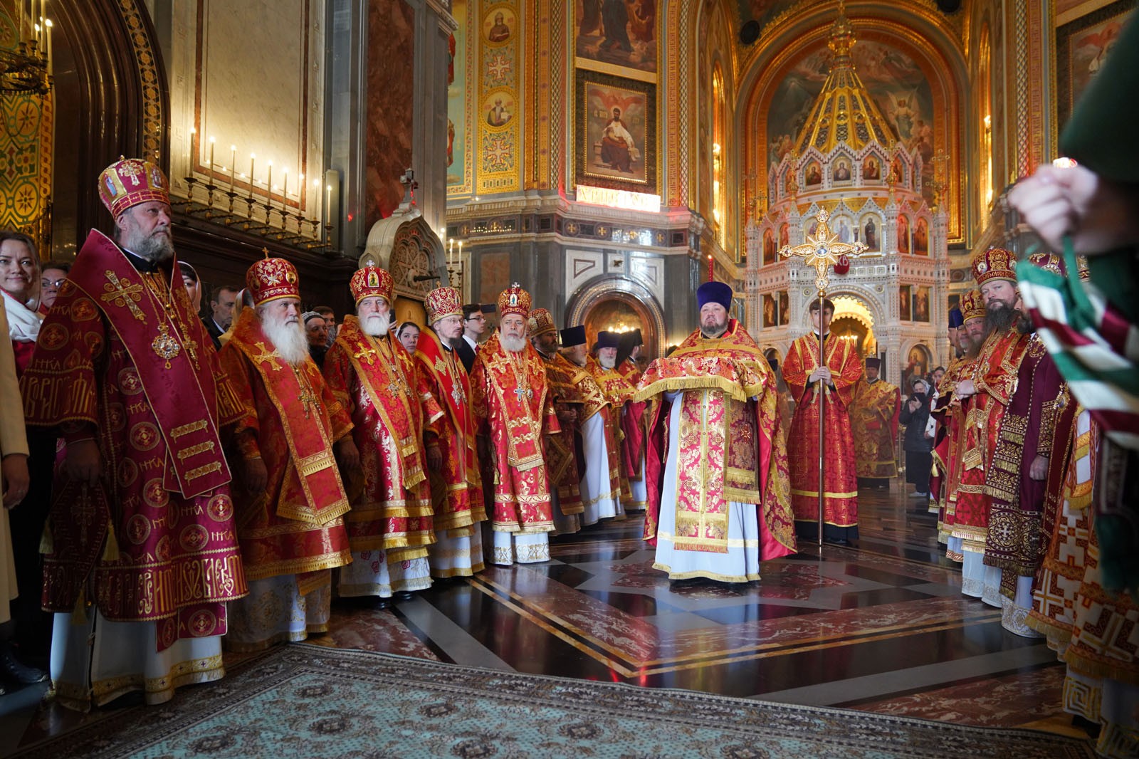 Божественная литургия в храме Христа Спасителя