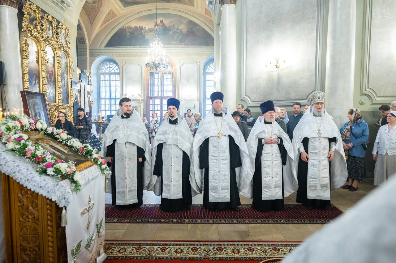 Настоятель священство храма Вознесения г Екатеринбурга