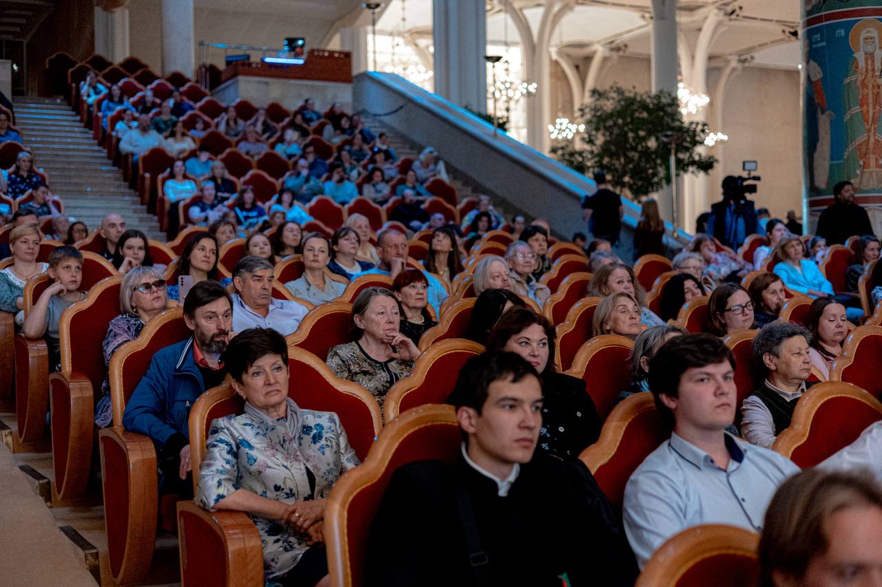 Церковных зал для заседаний